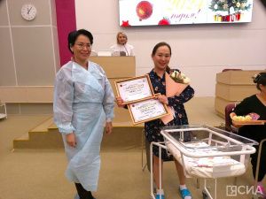 В Якутске прошла торжественная выписка детей, родившихся 1 января 2024 года