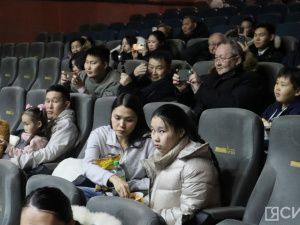 В Якутске прошел закрытый показ новогоднего фильма «Аптаах дорҕоон»