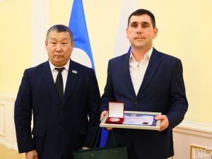 Работников жилищно-коммунального хозяйства и энергетики наградили в Якутии