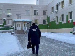Пятилетний ребенок травмировал младенцев: Медсестра центра для детей-сирот в Якутске предстанет перед судом за халатность