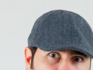 В Якутске конфликт мужчин из-за кепки закончился для одного ножевым ранением, для другого уголовным делом