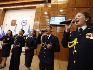 Айсен Николаев вручил 35 якутянам государственные награды