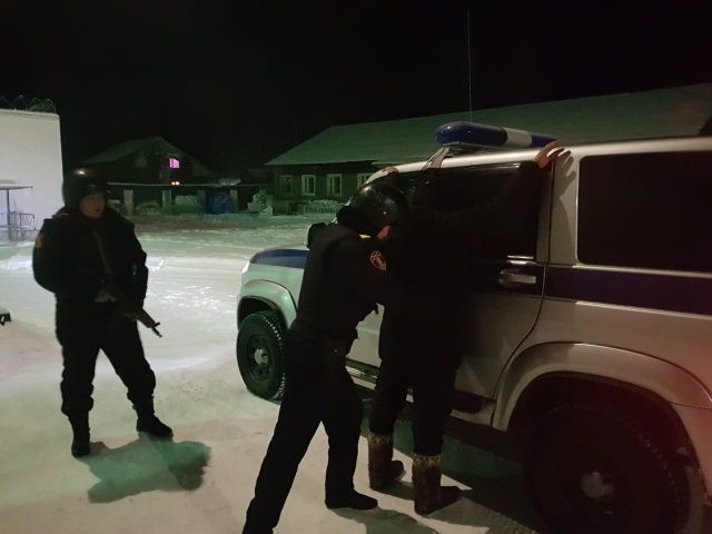 В селе Чурапча сотрудники Росгвардии задержали подозреваемого краже валенок и куртки