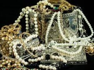 В Якутии мужчина украл украшения на 600 тысяч рублей и сбыл их за 20 тысяч рублей