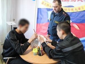 В День космонавтики в исправительной колонии № 7 осужденные подготовили тематические поделки