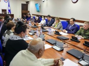 Глава Якутии встретился с матерями и женами военнослужащих