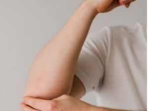 В Якутии студент одним ударом нанес множественные переломы мужчине, который задел его плечом на танцполе