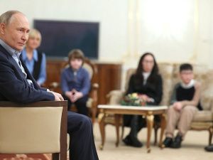 Семья Героя России Дмитрия Егорова встретилась с Владимиром Путиным