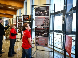 В день проведения антифашистского форума открылась выставка «Время Героев»