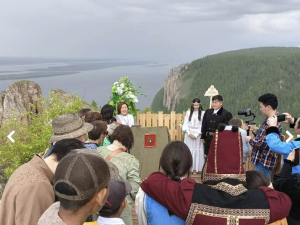 В Якутии первая пара заключила брак на священной земле Ленских столбов