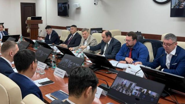 Три компании из одной Группы — 30 млрд выручки, 10 млрд чистой прибыли и 118 млн на социалку: что показала отчётность якутских недропользователей