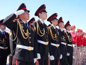 В Якутске торжественно подняли Знамя Победы