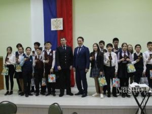 В честь Дня защитника Отечества школьникам вручили паспорта