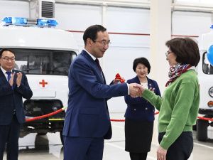 Новые «арктические» машины скорой помощи передали медикам районов Якутии