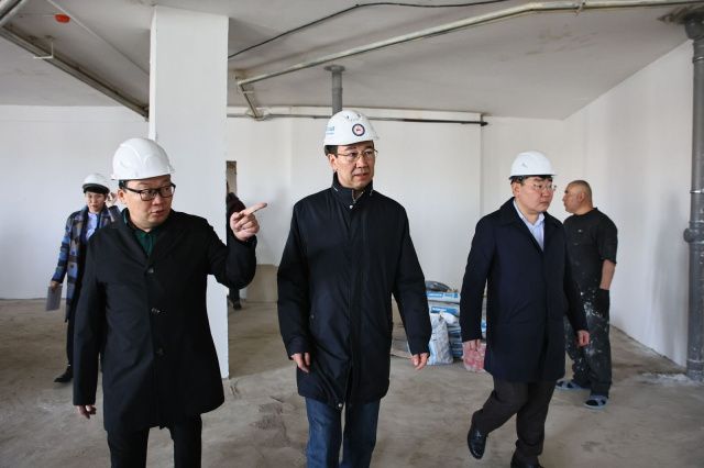 Айсен Николаев проверил готовность помещений для регионального филиала Госфонда «Защитники Отечества»