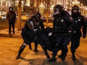 В ходе акций в поддержку Навального задержали больше тысячи человек