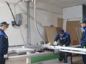 Постельное бельё, мебель и шкафчики с электронными замками: что производят в колонии № 1 в Якутске