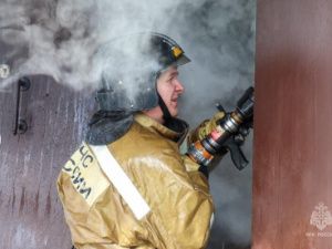 В Якутске на пожаре пострадали женщина и маленький ребенок