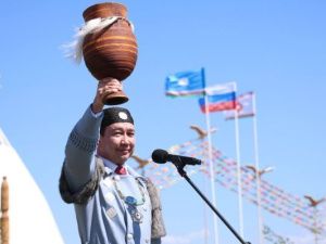 Поздравление Главы Республики Саха (Якутия) Айсена Сергеевича Николаева с Ысыахом Туймаады