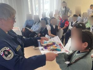 Месячник пожарной безопасности в школах: в Жиганске детей учат не просто знать правила, а действовать