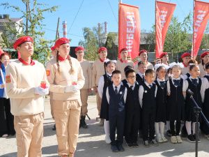 В Якутске «Вечный огонь» пришел во двор к ветеранам: акция «Поём двором» 