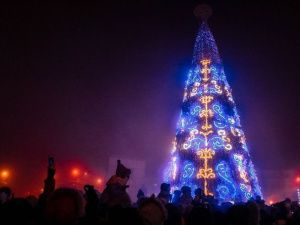 В Якутске зажглась новогодняя елка. До Нового года осталось 30 дней