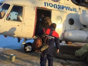 На поиски пропавших рыбаков в Алданском районе из Якутска вылетел вертолет со спасателями