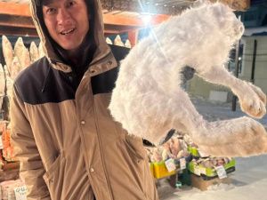 Японского актера впечатлил Крестьянский рынок — и Toyota Probox в Якутске