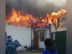 Продуктовый магазин сгорел в Бердигестяхе