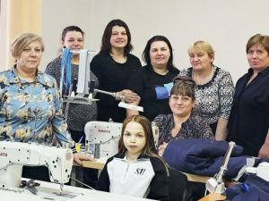 Если в швеи кто пойдет, вас всему научат..