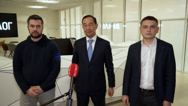 Глава Якутии провел рабочую встречу с руководством АНО «Диалог»