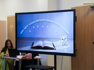 В SMART-библиотеке Якутска открыли стенд выдающегося писателя Николая Неустроева