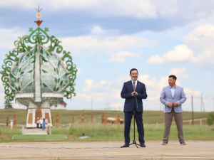 Айсен Николаев выступил на XXII Республиканской педагогической ярмарке в Амге