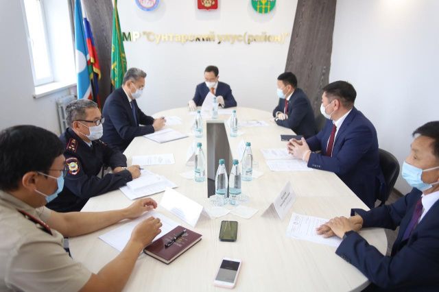 Айсен Николаев поручил держать эпидситуацию в Сунтарском улусе на особом контроле