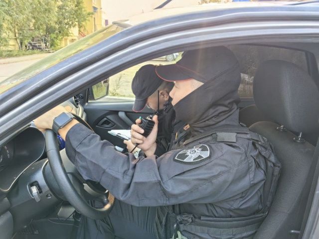 В Якутске росгвардейцы задержали двух женщин, которые искали закладку в лесу