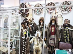 Фоторепортаж: одежда и украшения народов Севера на выставке «Мир Арктики»