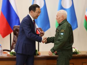 Айсен Николаев вручил государственные награды работникам лесной охраны Якутии