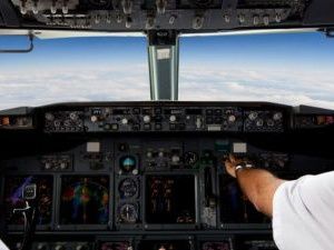 СКОЛЬКО ЗАРАБАТЫВАЮТ ЛЕТЧИКИ АВИАКОМПАНИЙ ЯКУТИИ?