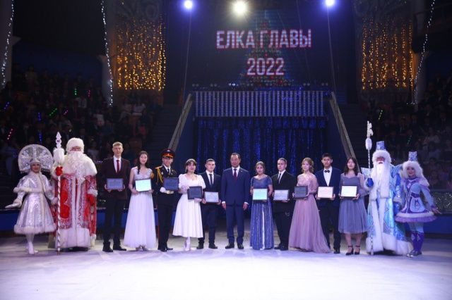 Более 700 школьников со всей республики побывали на Ёлке Главы Якутии