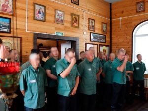 Осужденные поклонились иконе преподобного Сергия Радонежского с частицей мощей  