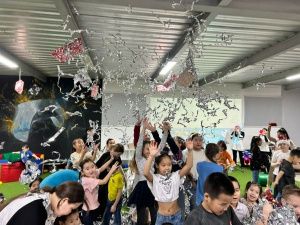 В Якутске провели ежегодную предновогоднюю акцию «Новогоднее чудо» для детей из многодетных семей