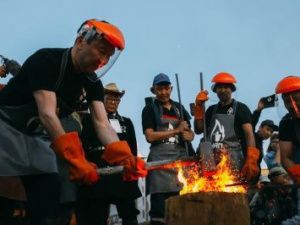 Фотофакт: Айсен Николаев кует железо!