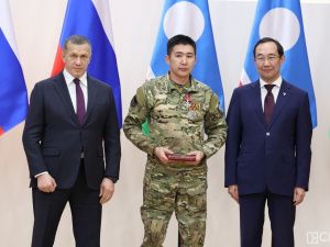 Зампред правительства России Юрий Трутнев вручил госнаграды военнослужащим и добровольцам Якутии