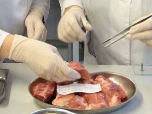 В Мирнинском районе обнаружили мясо с кишечной палочкой