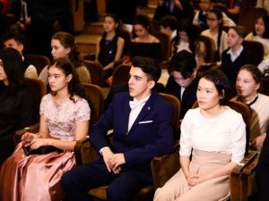 ПОГОСТИЛИ У САРДАНЫ! В новогодней Елке главы города Якутска приняли участие 500 школьников