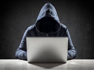 Трое жителей Якутска попали на уловки мошенников, желая заработать легкие деньги