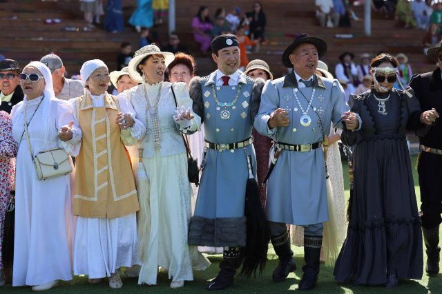 Айсен Николаев поздравил жителей Верхневилюйского улуса с Ысыахом