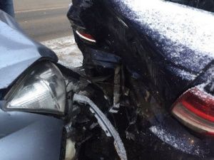 Судебные приставы взыскали компенсацию материального ущерба с виновника ДТП