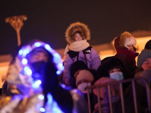 Праздничное шествие автоколонны состоялось впервые на зажжении новогодней ёлки Якутска