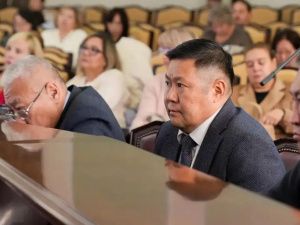 Мэр Якутска представил нового начальника Управления образования